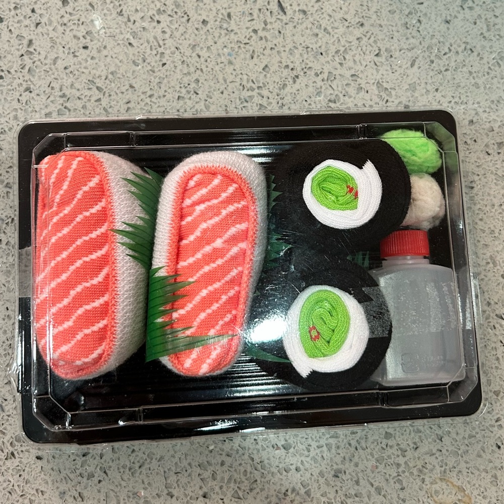 New in box Socks gift set 2 pairs of socks Salmon sushi Cucumber Roll US 5.5-9